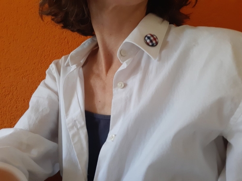 Pin's motif carreaux